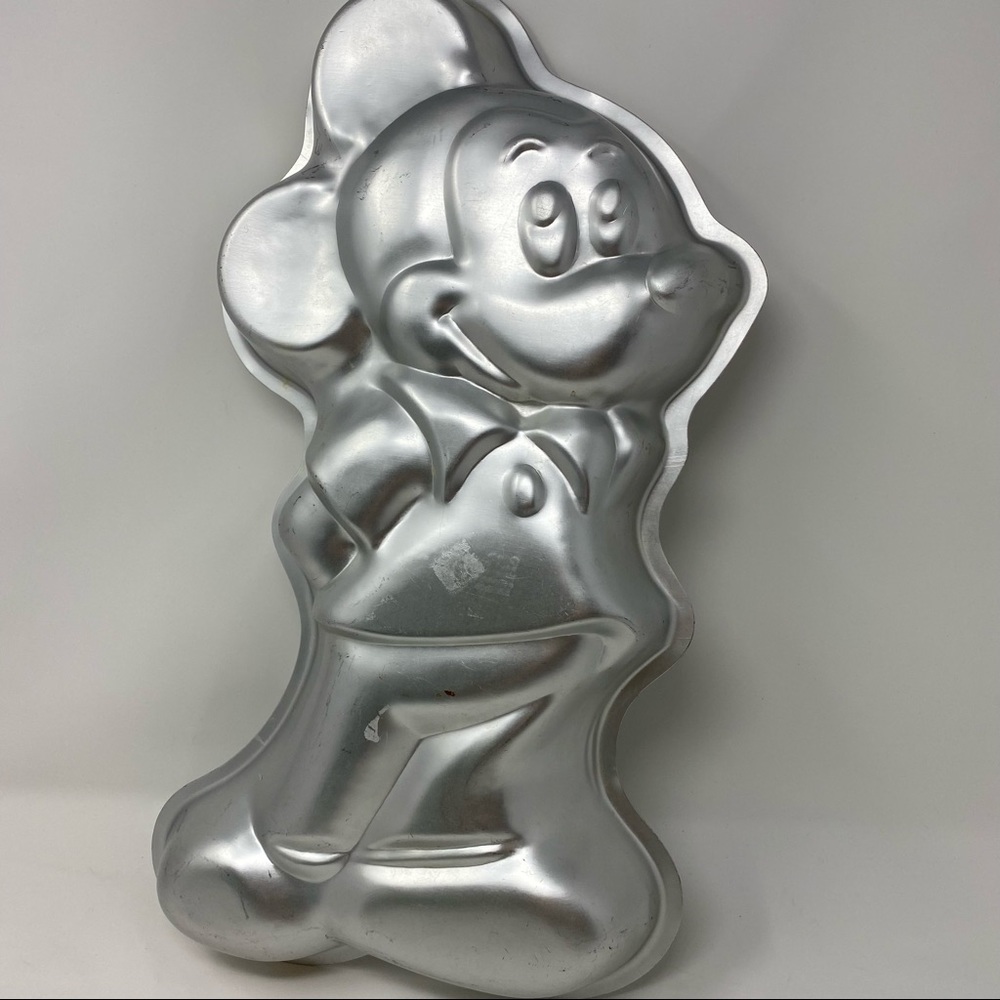 Retired 1978 standing Mickey Mouse cake pan Wilton